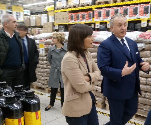 Debora Serracchiani (Presidente Regione Friuli Venezia Giulia) e Massimo Pulcinelli (Presidente Bricofer Italia e Ottimax Italia) all'inaugurazione di Ottimax - Gradisca d'Isonzo 11/11/2017